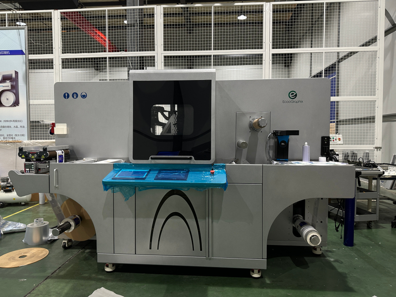 Máquina de estampagem de papel alumínio e verniz digital